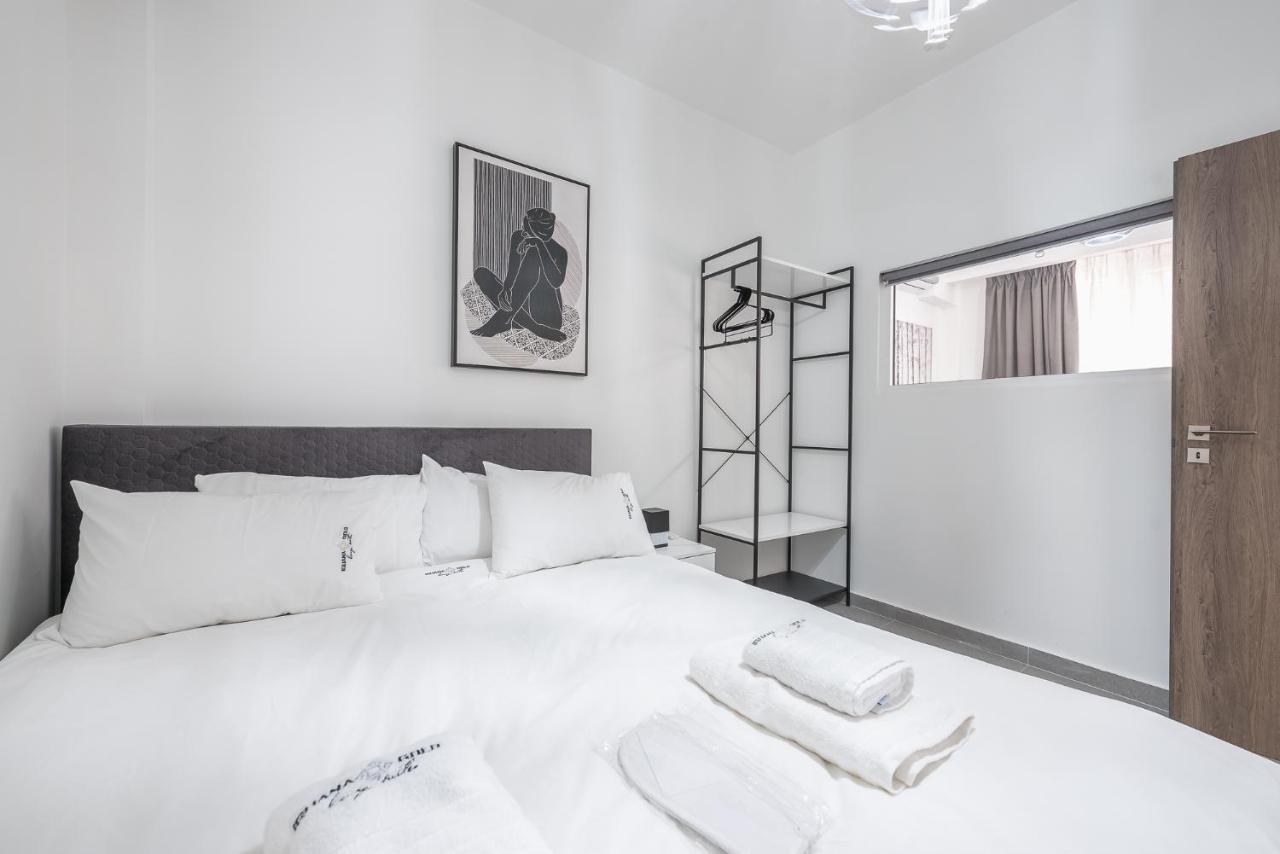 Iguana Gold Luxury Suites 2 เอเธนส์ ภายนอก รูปภาพ